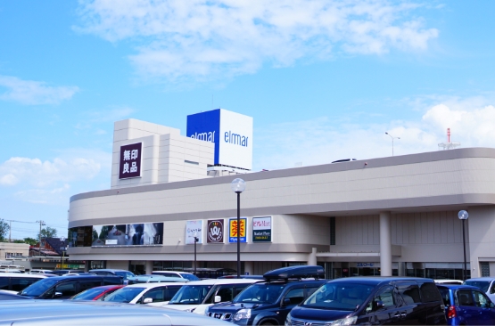 正面駐車場